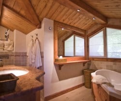 Chalet Shahtoosh: Bathroom