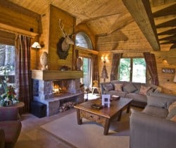 Chalet Shahtoosh: Living area