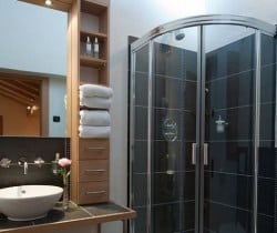 Chalet Amande: Shower room