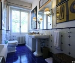 Apartment Zeus: Master bathroom