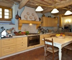 Villa Falasco: Kitchen