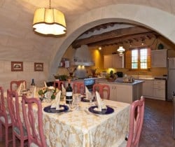 Villa Fumana: Kitchen with dining room