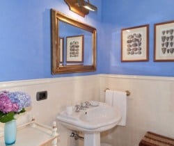 Villa Fumana: Bathroom