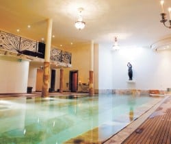 Chalet L: Indoor Swimming Pool