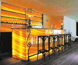Chalet L: Pool Mezzanine Bar