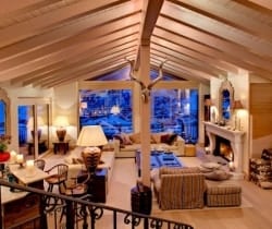 Chalet Jewel: Living/dining area