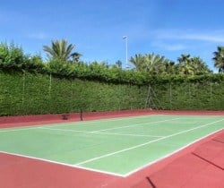 Villa Moonstone: Tennis court