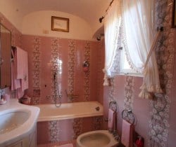 Villa Regina-Bathroom