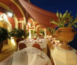 Villa Phebe: Al fresco dining area