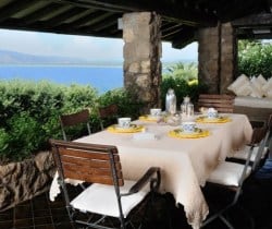 Villa Artemide: Veranda with al fresco breakfast