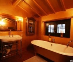 Villa Chiana: Bathroom