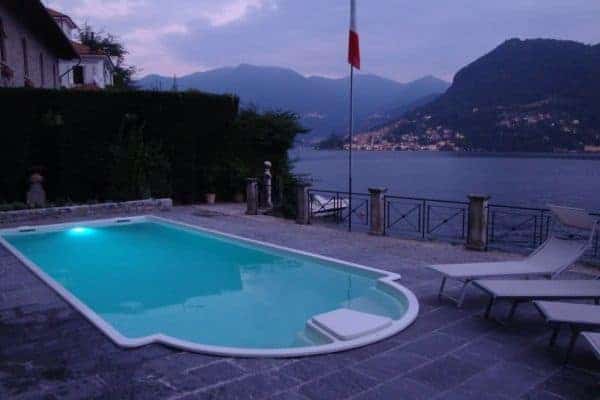 Villa Laura: Swimming pool by sunset