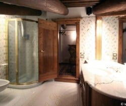 Chalet Rouge: Bathroom