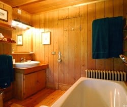 Chalet Tofana: Bathroom