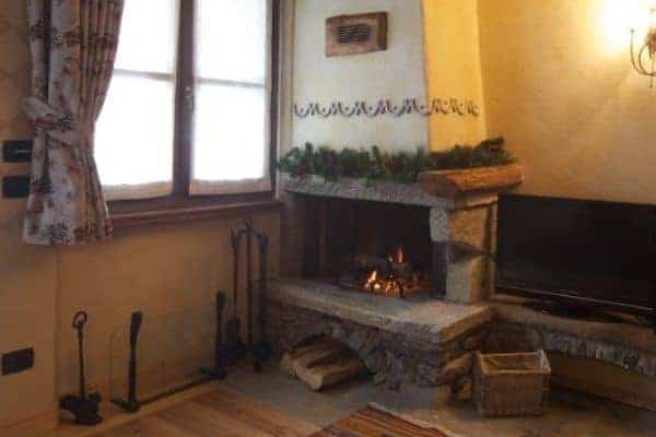 Chalet Apartment Abete: Fireplace