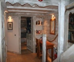 Chalet Bono: Downstairs hall