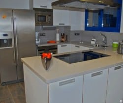 Villa Renanue: Kitchen