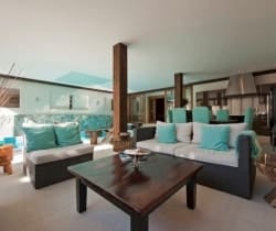 Chalet Eagle: Pool lounge area