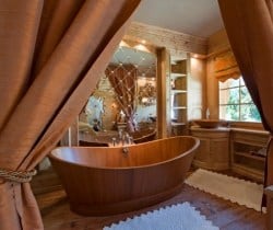 Chalet Hawk: Bathroom
