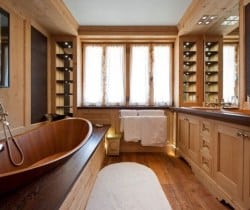 Chalet Hawk: Bathroom