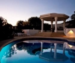Villa Almuzara: Swimming pool