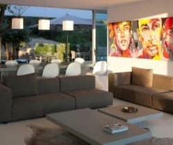 Villa Bulbul: Living and dining area