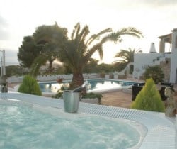 Villa Icaria: Outdoor Jacuzzi