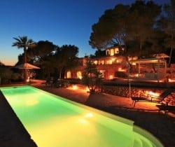 Villa Karma: Night view
