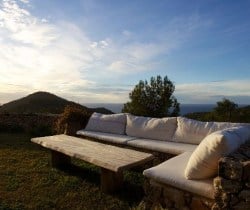 Villa Magat: Outdoor chill out area