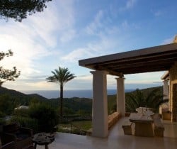 Villa Magat: Al fresco dining area