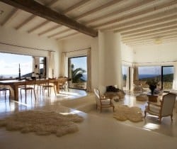 Villa Magat: Living and dining area