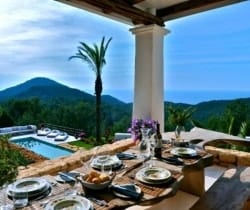 Villa Magat: Al fresco dining area