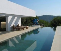 Villa Maraya: Swimming pool