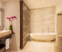 Villa Mukini: Bathroom