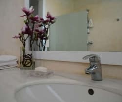 Villa Naoura: Bathroom