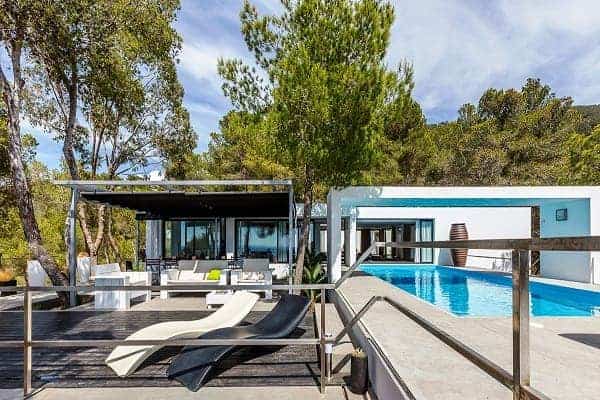 Villa Nita: Outside view and pool