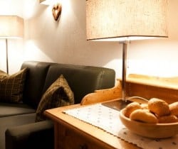 Chalet Apartment Dafne: Living room