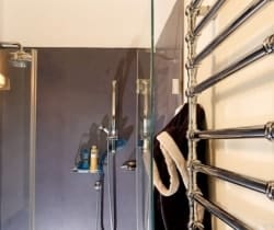Casale Fonte: Shower room