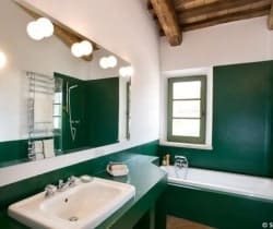 Casale Fonte: Bathroom