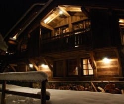 Chalet Paris: Night view
