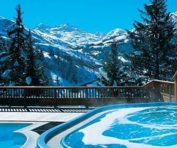 Chalet Boreale: Outdoor Jacuzzi