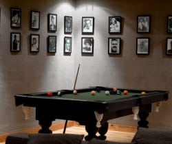 Chalet Boreale: Pool table