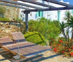 Villa Aquarella: Swinging bed