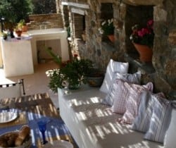 Villa Kirsty: Al fresco dining area