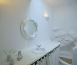 Villa Rinia: Bathroom