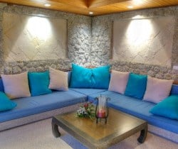 Villa Nandana: Lower living room