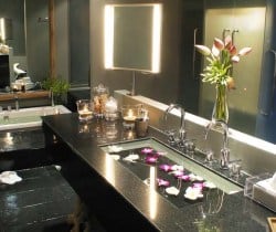 Villa Surin: Master bathroom