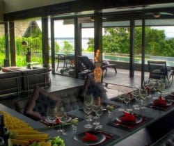 Villa YangSom: Living and dining area