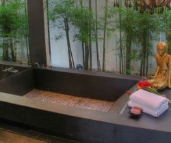 Villa Yin: Outdoor Jacuzzi