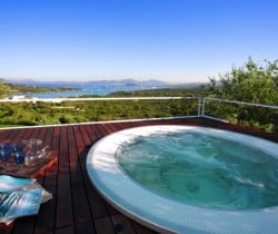 Villa Sunseek: Outdoor Jacuzzi